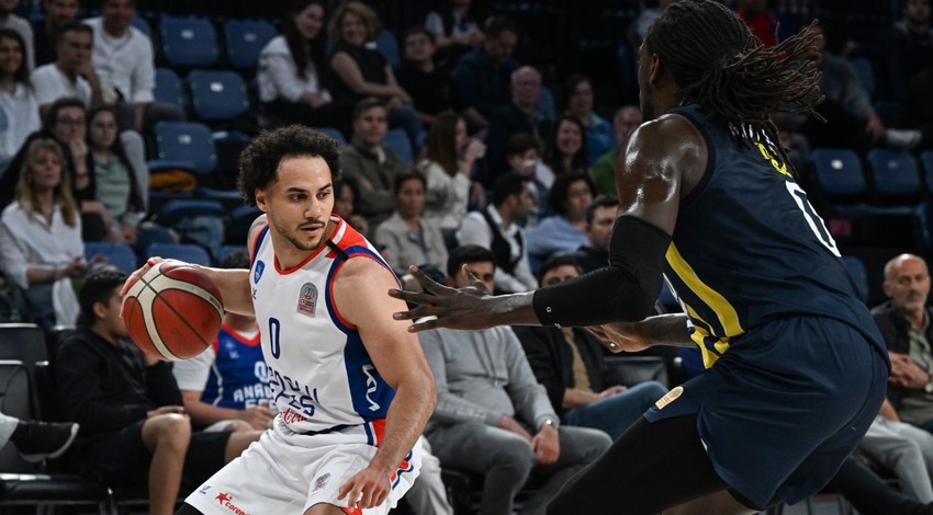 Anadolu Efes, Fenerbahçe Beko'yu mağlup etti!