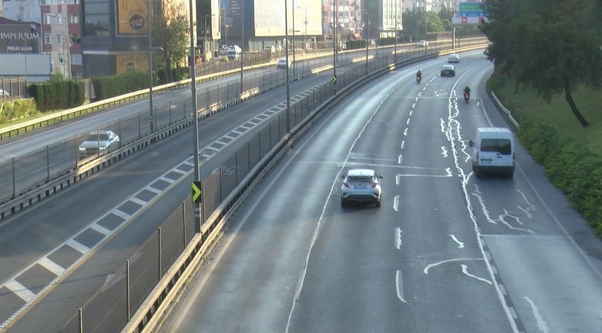 Alışılmadık pazartesi! İstanbul'u hiç böyle görmediniz! Yollar bomboş kaldı