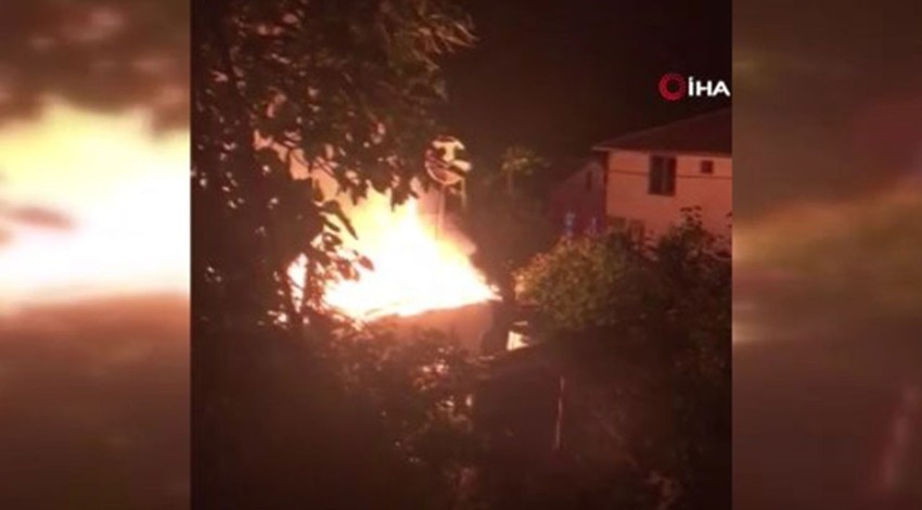 Beykoz'da gece saatlerinde yangın çıktı, tek katlı ev alev alev yandı