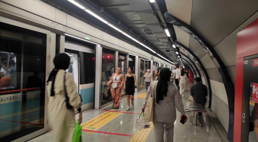 İstanbul'da metro arızası! İBB'den açıklama geldi