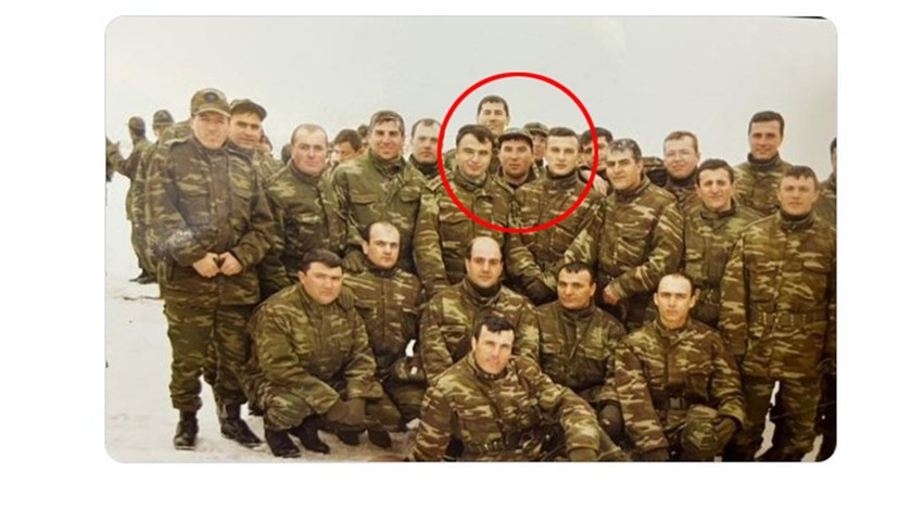 Sinan Oğan ile Tarkan'ın askerlik fotoğrafı ortalığı karıştırdı! Birlikte bedelli askerlik mi yaptılar?