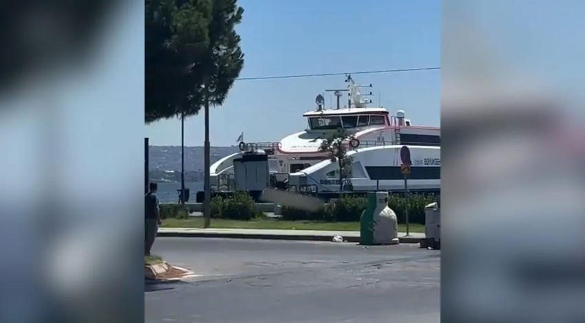 İzmir'de İZDENİZ vapurunda panik anları! Hızını alamadı böyle kıyıya çarptı