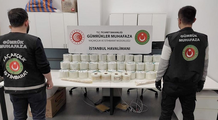 İstanbul Havalimanı'nda gümrük ekipleri yakaladı: Tam 307 kutu...