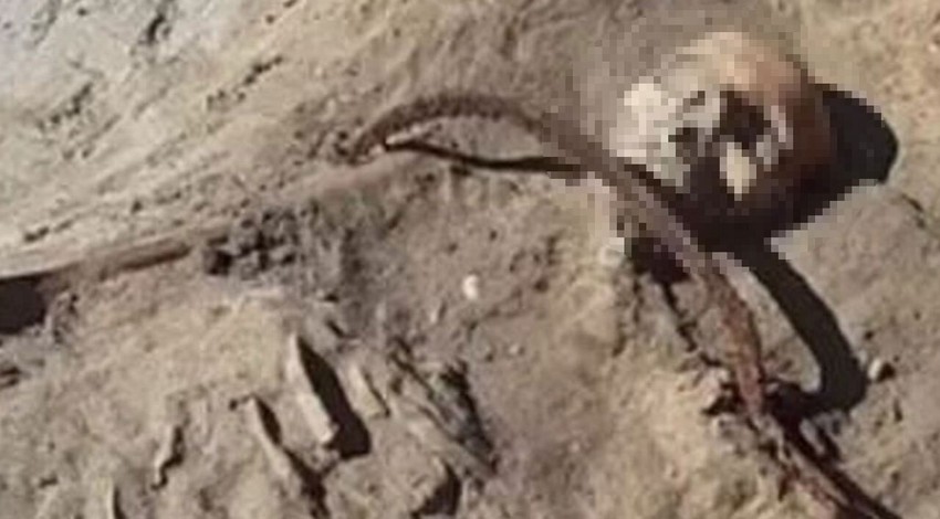 Arkeologlar toprağı saatlerce kazdıktan sonra bir çocuk mezarı bulundu... Asıl şok çocuğun ayaklarındaydı. Ayaklarındaki manzara ile kendilerini geri attılar