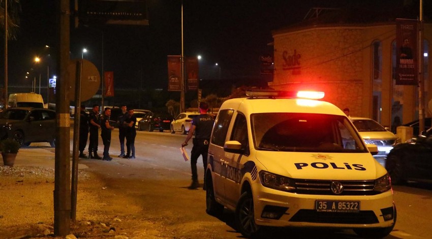 İzmir’de ortalık karıştı! Eğlence mekanında silahlı kavga çıktı: Ölü ve çok sayıda yaralı var