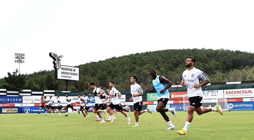 Beşiktaş’ta Trabzonspor maçı hazırlıkları başladı! Yeni transfer Bailly ilk antrenmanına çıktı