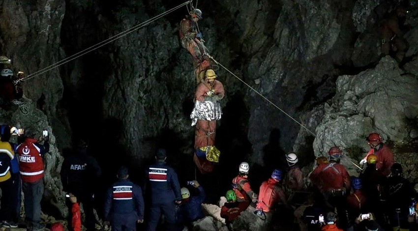 Mersin'de araştırma yaparken 1200 metre derinlikte mahsur kalmıştı: ABD'li dağcı 9. günde kurtarıldı