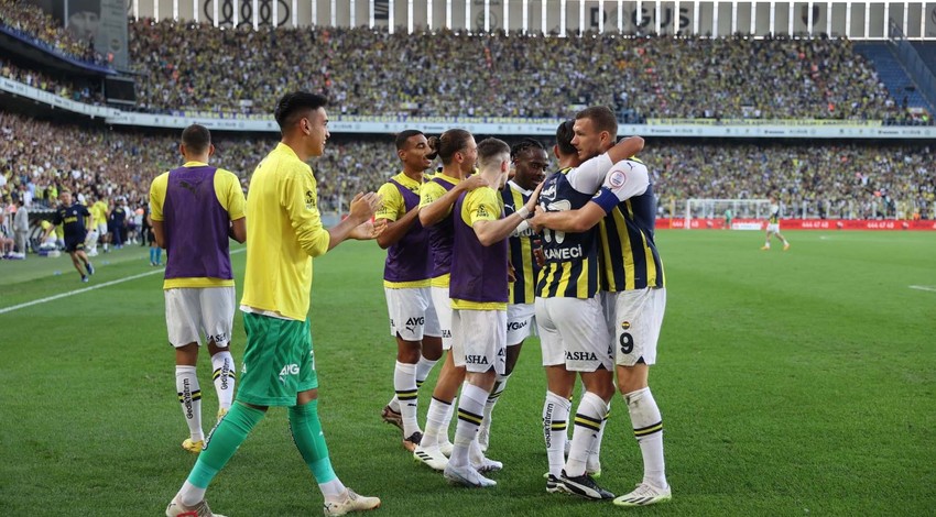 Kadıköy’de gol düellosu! Fenerbahçe, Antalyaspor’u yenip lider oldu