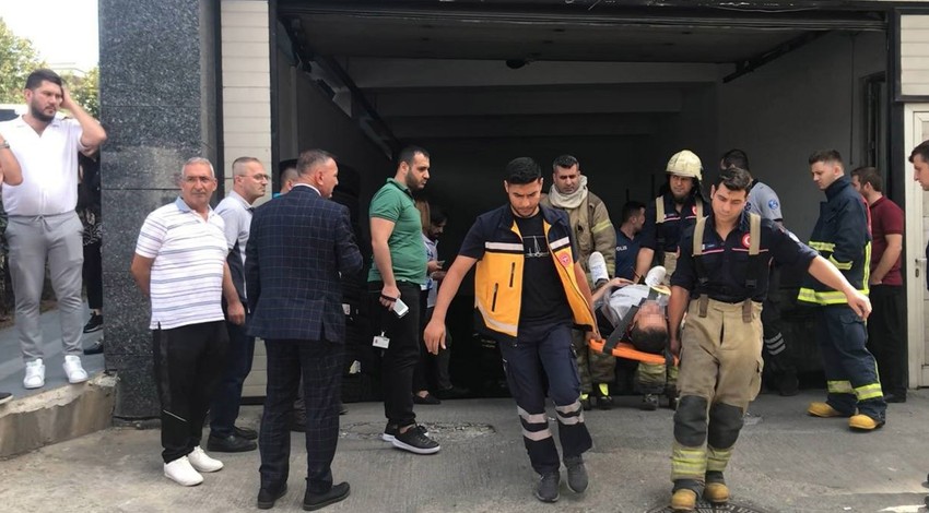 7 işçinin bulunduğu asansör zemine çakıldı!