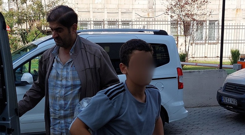 15 yaşındaki çocuk 'yan bakma' tartışmasında adam bıçakladı!