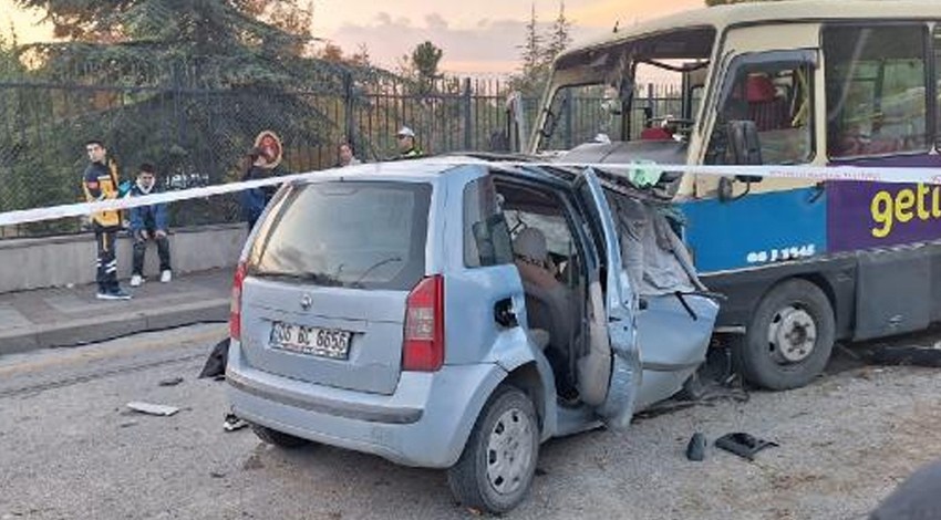 Minibüs ve otomobil çarpıştı: Ölü ve yaralılar var