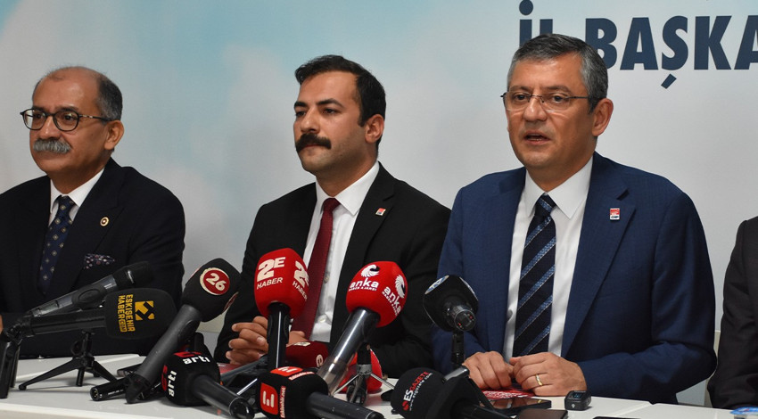 “Kapının önüne koyacağım” diyen Kılıçdaroğlu'na Özgür Özel'den yanıt geldi