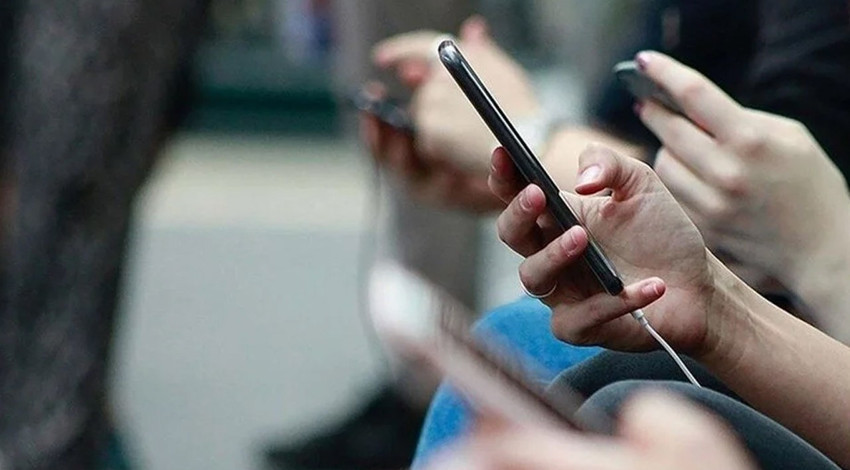 Öğrencilere cep telefonu ve internet desteği Resmi Gazete'de