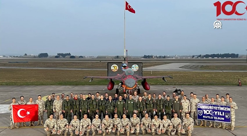 Milli Savunma Bakanlığı Cumhuriyet'in 100. yılı dolayısıyla düzenlenen hava gösterilerinin görüntülerini paylaştı