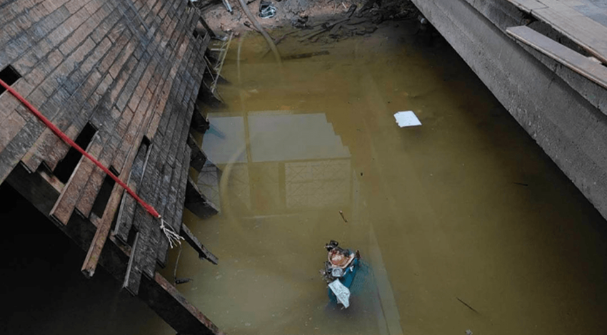 Ders esnasında sınıfın zemini çöktü! Öğrenciler tırmanarak çukurdan çıkmaya çalıştı