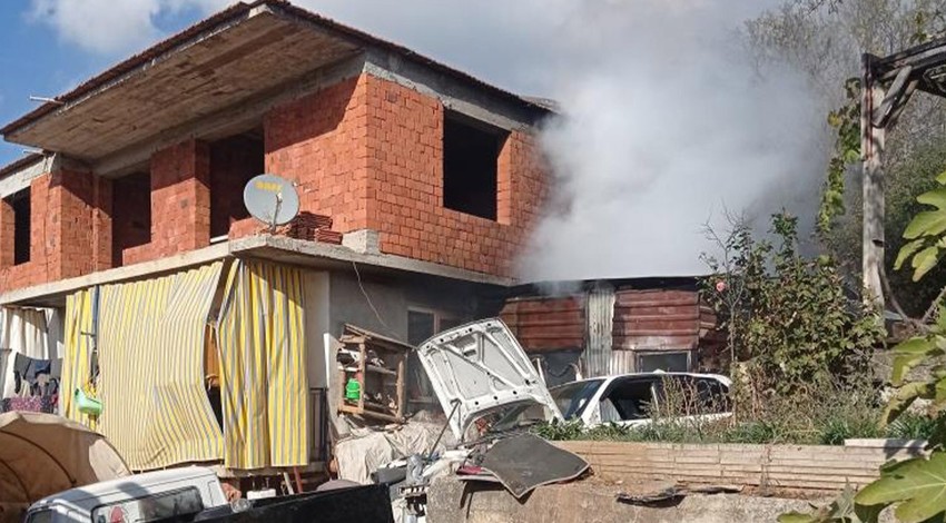 Evin müştemilat kısmında kalorifer kazanı patladı! Yangın eve sıçradı