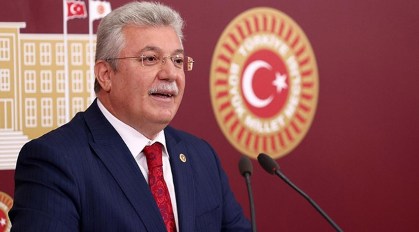 AK Parti'den asgari ücret açıklaması! "Enflasyona insanımızı ezdirmeyeceğiz"