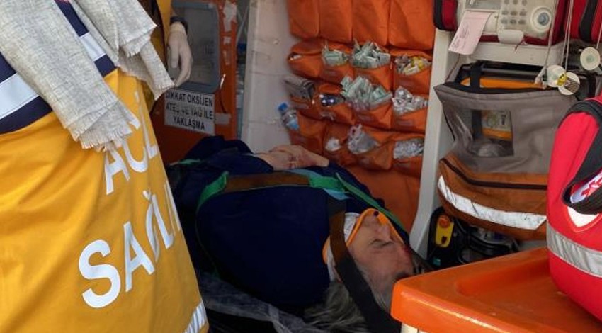 Aksaray'da yolun karşısına geçmek isterken otobüsün altında kaldı
