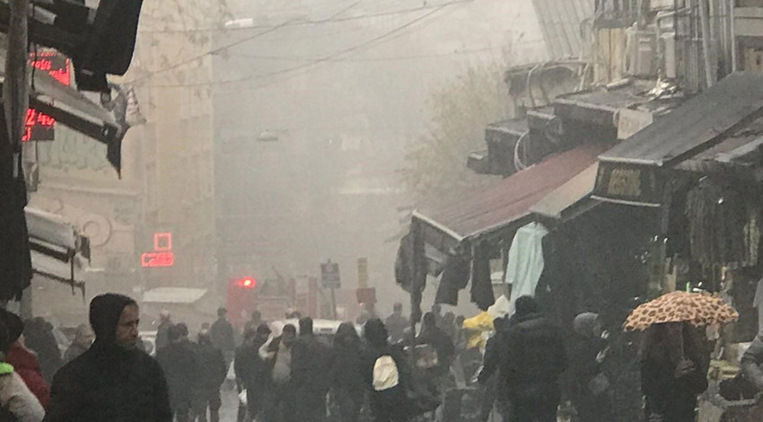 Fatih'te iş hanında çıkan yangın herkesi korkuttu