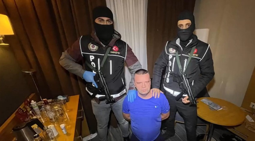 Bakan Yerlikaya duyurdu: Kırmızı bültenle aranan Shaun Monaghan İstanbul'da yakalandı