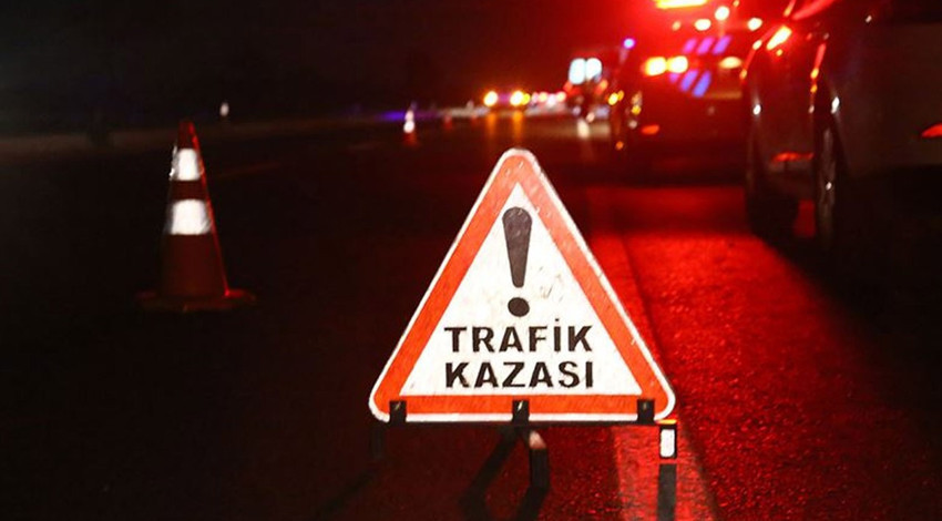 İzmir'de kamyonet devrildi: Ölü ve yaralılar var