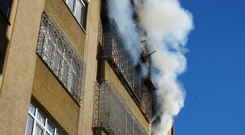Kilis’te 5 katlı binada yangın!