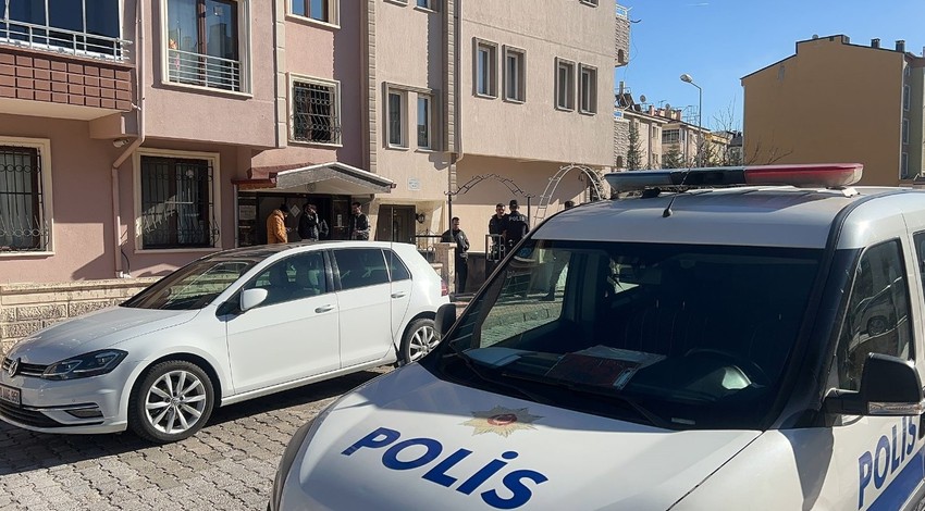 Sesi duyan eşi odaya koştu! Acı manzarayla karşılaştı