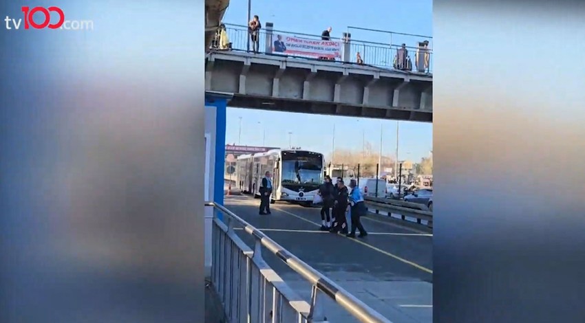 Yaşlı kadını darp etti, kendini metrobüs yoluna attı! Yabancı uyruklu kadın metrobüs seferlerinin aksamasına neden oldu