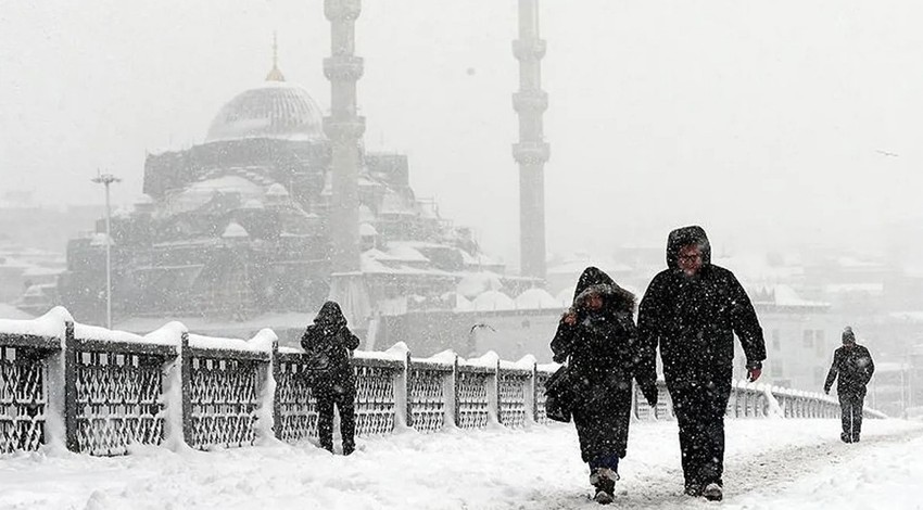 İstanbullular o tarihe dikkat! Atkıları, eldivenleri şimdiden hazırlayın! Meteoroloji uzmanı uyardı: İstanbul beyaza bürünecek