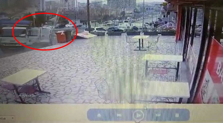 Kamyon panelvan araca çarptı, sürücü açılan kapıdan dışarı uçtu! O anlar kameraya yansıdı