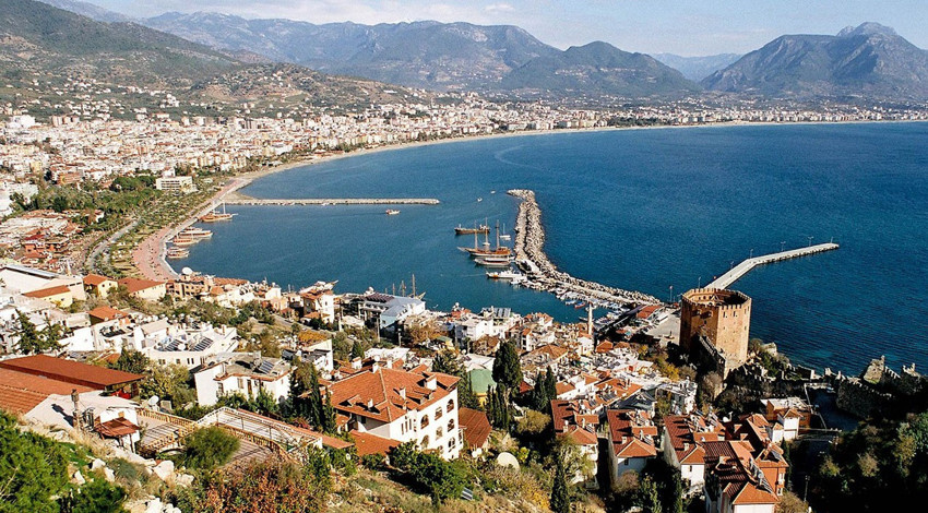 Meteorolojiden uyarı gelmişti. Alanya ile birlikte Antalya'nın doğu ilçeleri tamamen teslim olacak. Önümüzdeki günler için hazırlıklı olun