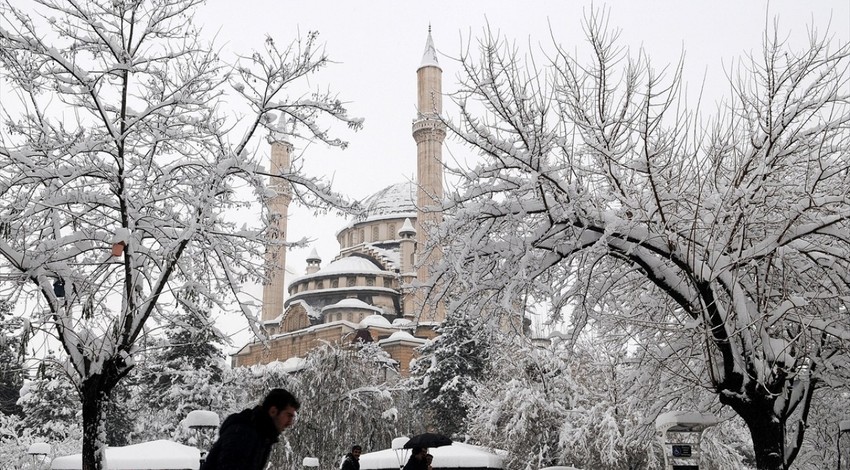 Bingöl karlar altında kayboldu, Kar Tepesi'nde kar kalınlığı 4 metreyi geçti