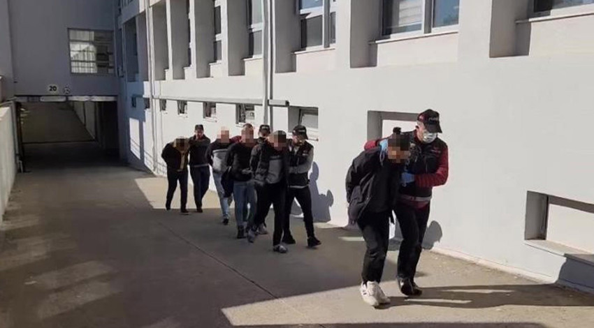 Polisten kaçan kamyonetten 7 kilogram 400 gram esrar çıktı!