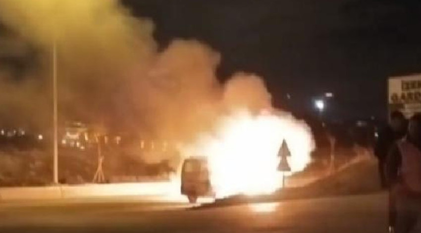 Ankara'da seyir halindeki hafif ticari araç alev topuna döndü!