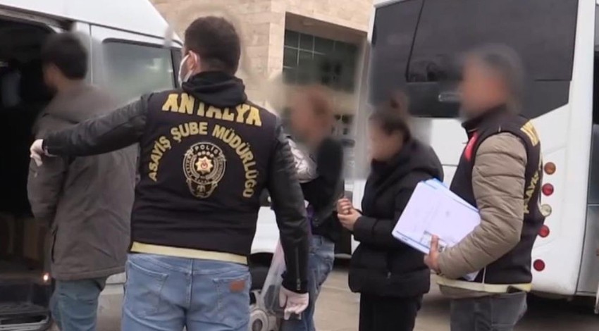 Antalya'da haklarında arama kararı olan 220 şüpheli yakalandı!