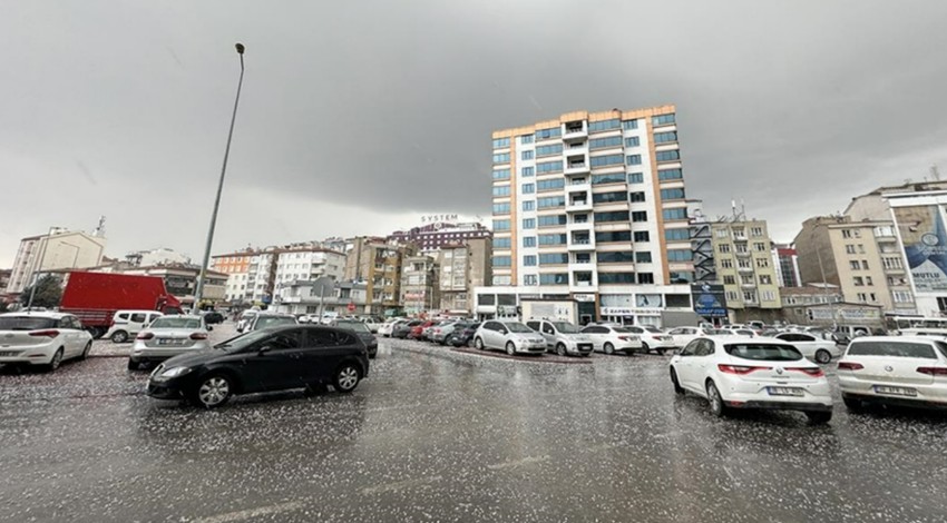 Yalnızca 10 dakika etkili oldu ama her yer bembeyaz oldu! Kayseri'ye Mart ayında dolu şoku