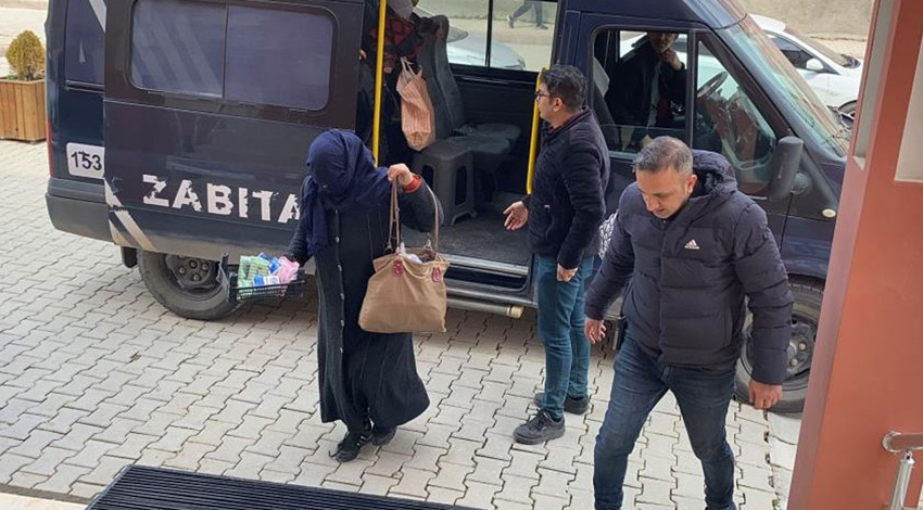 Zabıtaları gören dilencinin kaçmak için bulduğu mazeret pes dedirtti