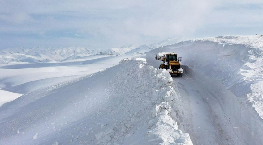 Van'da Mart ortası şiddetli kar yağışı! 145 yerleşim yeri ulaşıma kapandı