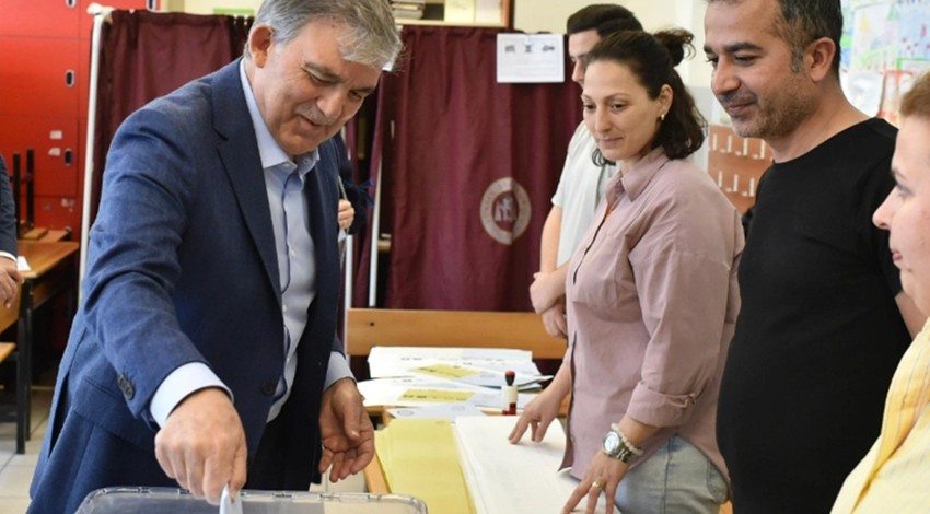 11. Cumhurbaşkanı Abdullah Gül oyunu, İstanbul'da kullandı