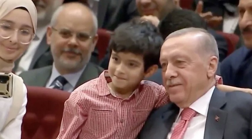 Küçük çocuğun Cumhurbaşkanı Erdoğan'a olan sevgisi sosyal medyada gündem oldu