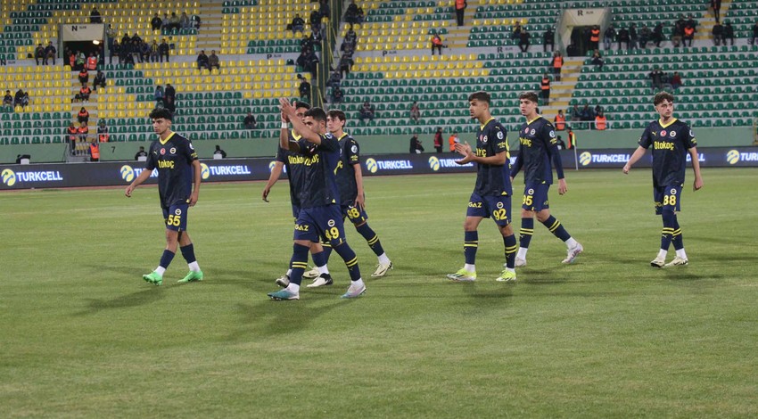 Süper Kupa maçında sahadan çekilen Fenerbahçe takımı, stattan ayrıldı! İstanbul’a gelecekleri saat belli oldu