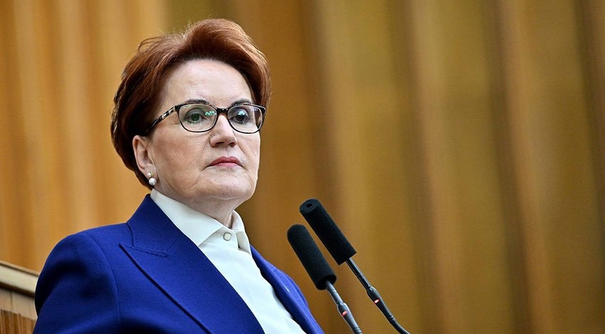 Meral Akşener'den kurultaya giderken dikkat çeken hamle: Hepsini sildi