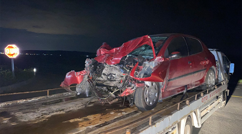 Diyarbakır'da feci kaza! Otomobille kamyonet çarpıştı: Çok sayıda yaralı var!