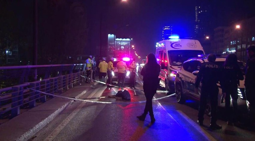 Şişli'de feci kaza! E-5 Karayolu'nda bariyerlere çarpan motosiklet sürücüsü hayatını kaybetti