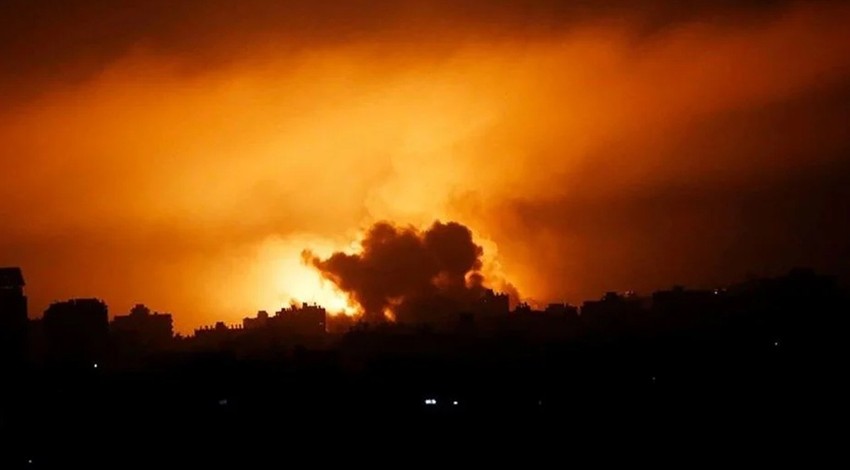 İsrail, Gazze'de bir evi bombaladı! Aralarında çocukların da olduğu çok sayıda ölü var!