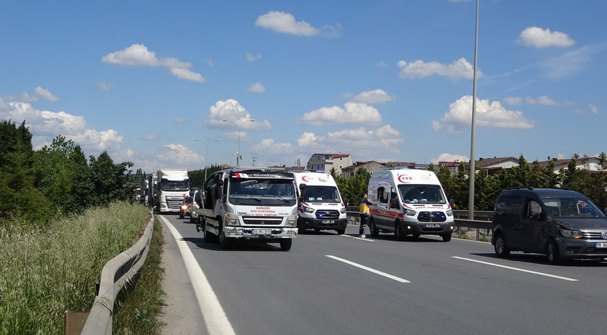 Kocaeli TEM Otoyolu’nda kaza: 2 kişi yaralandı, otoyolun İstanbul yönünde araç yoğunluğu oluştu!