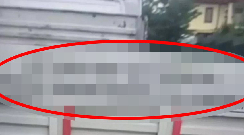 Türkiye'de kamyon arkasına yazıldı. Arkadan gören vatandaşlar yazıyı bakıp daldı