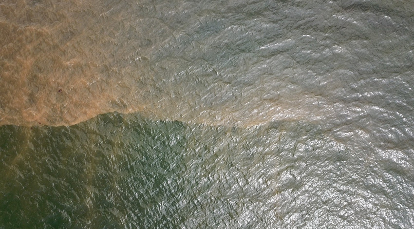 İzmit Körfezi'nde denizin rengi kahverengiye döndü