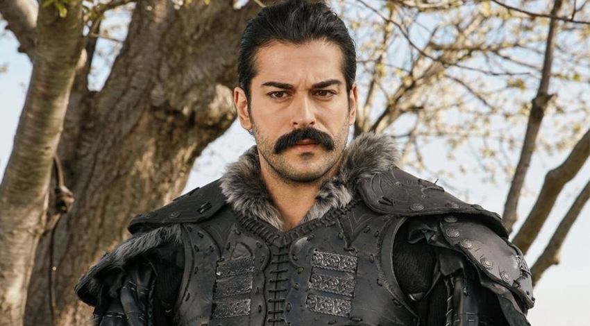 Yakışıklı oyuncu Burak Özçivit Bangladeş’te! İzdiham yaşandı! Hayranları birbirini ezdi