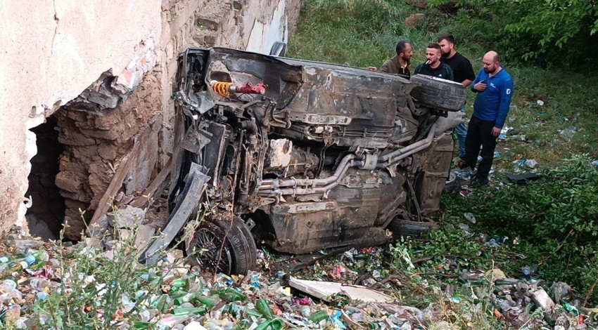 Otomobil şarampole uçtu: Yaralılar var